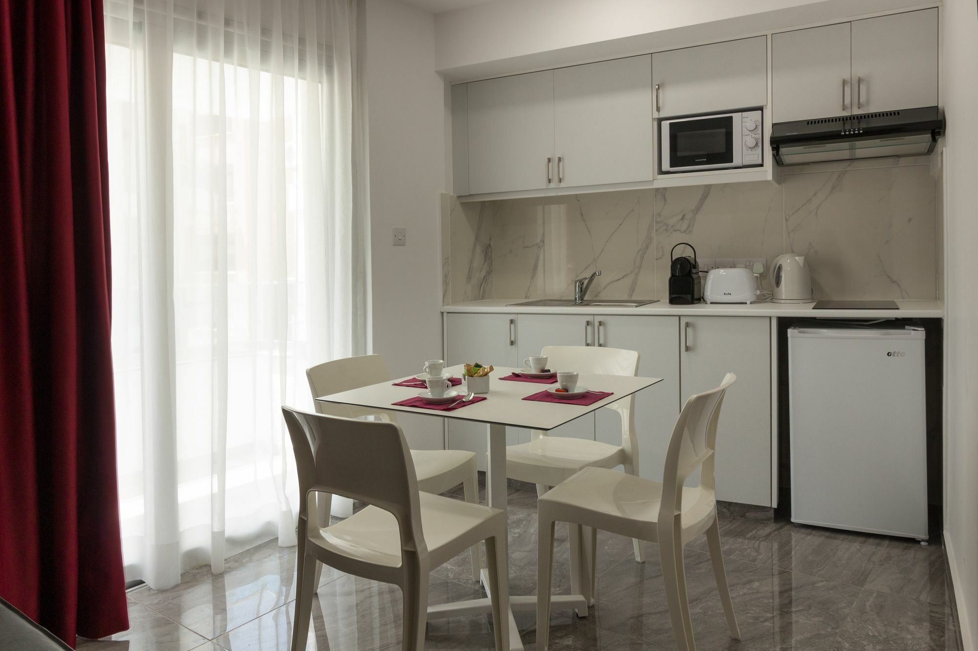 מלון דירות Art & Wine Boutique 3*